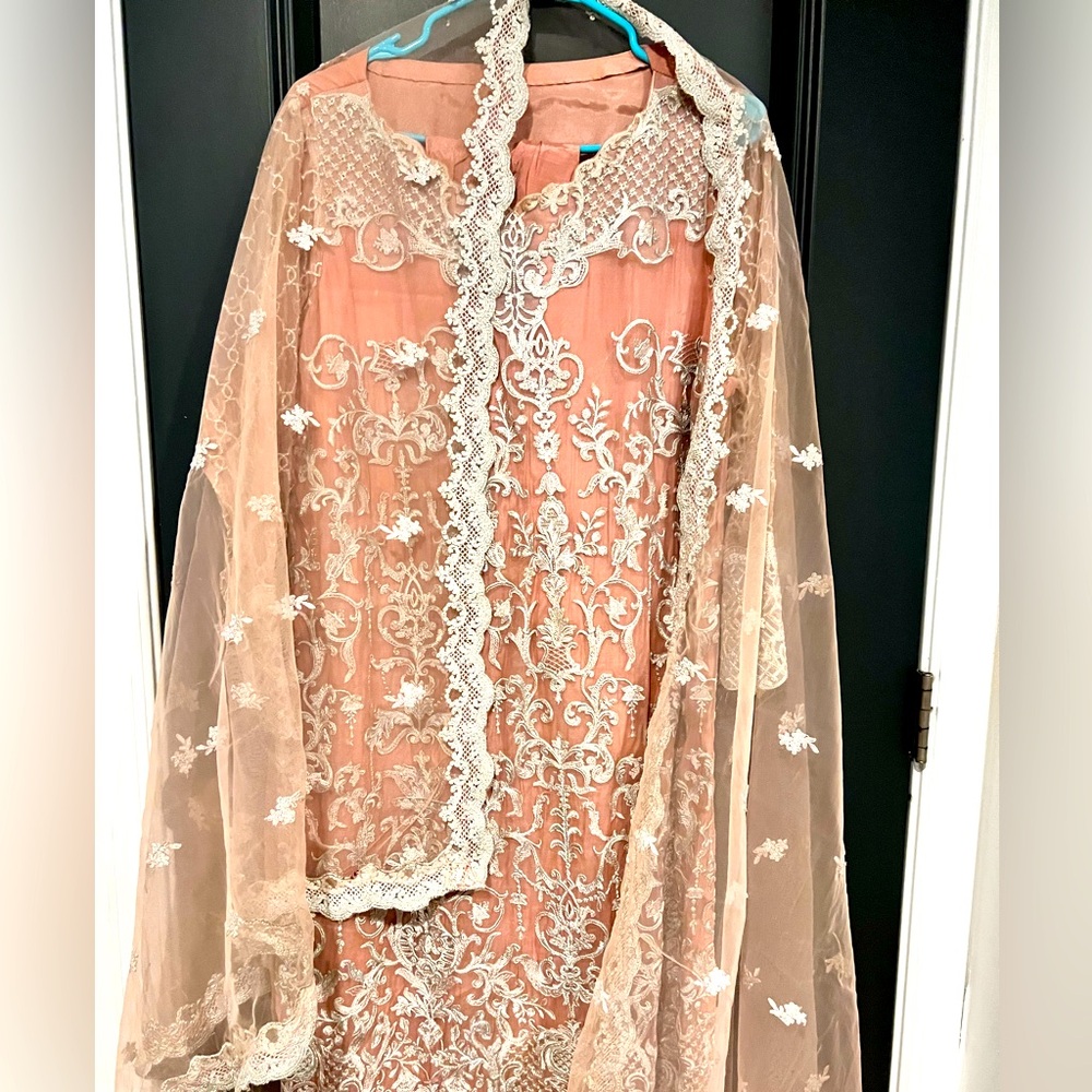 Pre loved Exclusive Pakistani Designer Salwar Kameez.